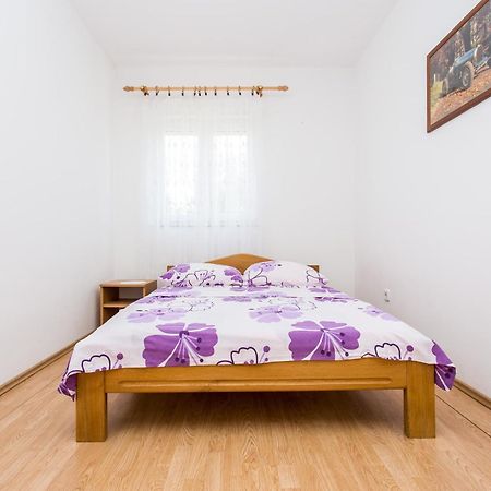 Apartman Justinic Šilo Habitación foto